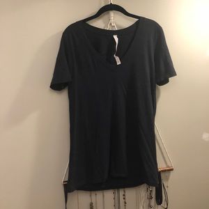 lululemon tee